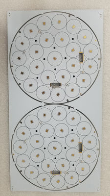 Καλή τιμή Πίνακας κυκλωμάτων αλουμινίου 1L 1OZ 1.6mm Λευκή Soldermask για έξυπνο προϊόν LED σε απευθείας σύνδεση