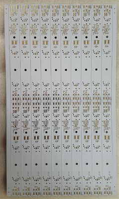 Καλή τιμή 1L Aluminium PCB Board 1.5mm Λευκή Soldermask για φωτισμό LED σε απευθείας σύνδεση